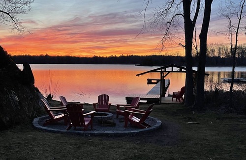 Rideau Lakes Cottage | 4 seasons Lake house- ice fishing and snowmobile trails