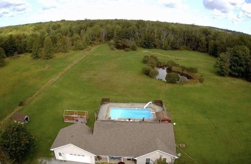 Port Colborne Cottage | 40 Acre Vacation rental Cottage with swimming pool in Niagara