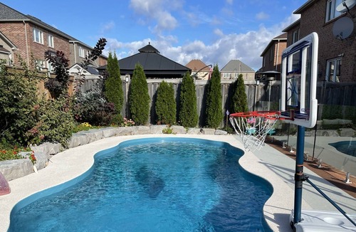 Bradford West Gwillimbury House | 4000 sq ft Executive Home With Heated Pool