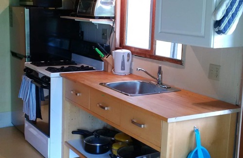 Leeds and the Thousand Islands Cottage | 43 At The Lake Sunrise Cottage
