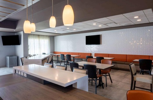 Ottawa Division Hotel | 45 m² Hotel ∙ 127 guests