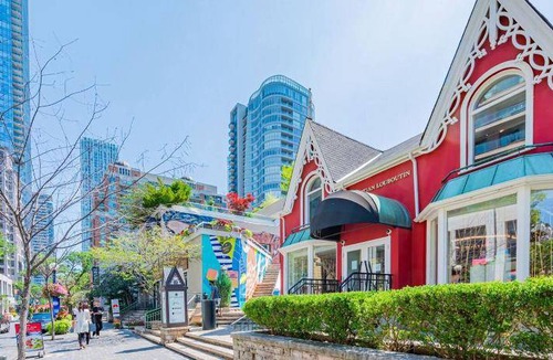 Bloor-Yorkville Apartment | 450 m² Apartment ∙ 1 bedroom ∙ 2 guests