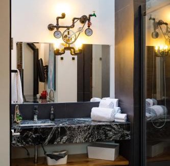 Brockville Hotel | 48 King West Boutique Hotel