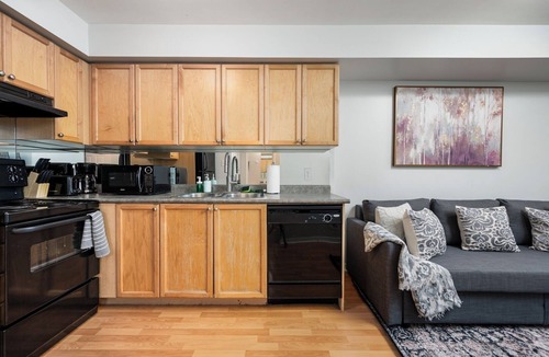Churchill Meadows Apartment | 4975 Southampton Drive