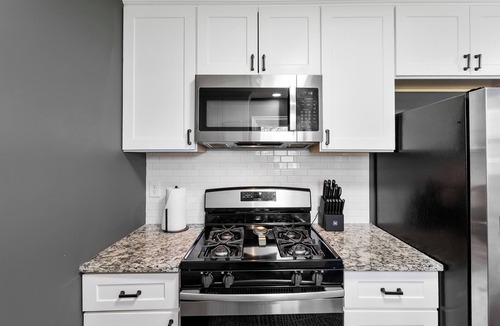 Richfield House | 4BD Near Airport & MOA - Movie Room & Outdoor Fun