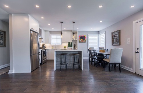 St. Catharines House | 4BDRM Sunset Niagara Home + Outdoor Patio + Lake