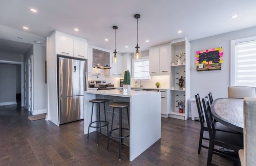 St. Catharines House | 4BDRM Sunset Niagara Home + Outdoor Patio + Lake