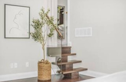 North York House | 4Bed Modern Home W/WiFi + Parking + Ellerslie Park