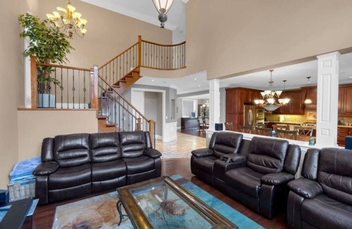 Alderwood Hotel | 4BR - 10 Min to Downtown & Airport - Gym/Pool Table