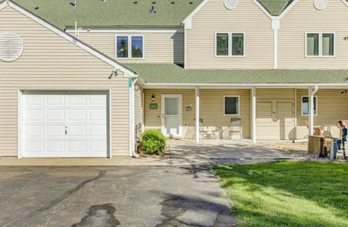 Onamia House | 4BR Izatys Lake Home Mille Lacs Fish-Golf-Swim. Lakeshore, Izatys amenities!
