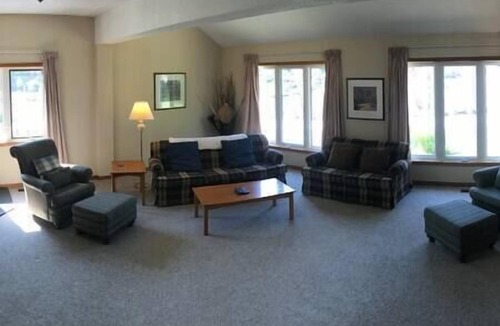 Honey Harbour House | 5 Bedroom Cottage on Georgian Bay - The Victoria