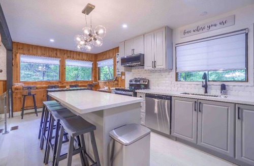 Coboconk Cottage | 5 Bedroom Kawartha Lakes Cottage - lake and mini beach access!