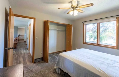Battle Lake Cabin | 5 Bedroom Lake Retreat On Deer Lake
