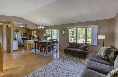 Burnsville House | 5- Bedroom Private Home- Quiet Neighborhood- Pet Friendly