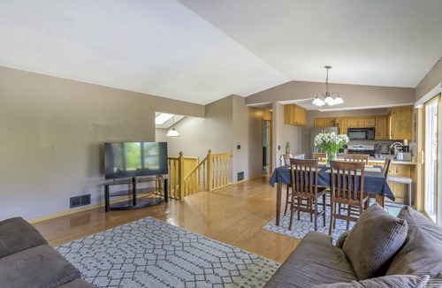 Burnsville House | 5- Bedroom Private Home- Quiet Neighborhood- Pet Friendly
