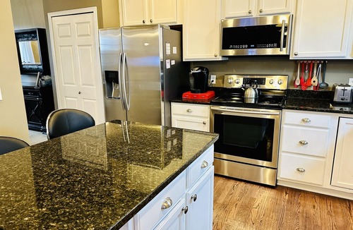 Shakopee House | 5 Bedroom Private Villa with Peloton Bike