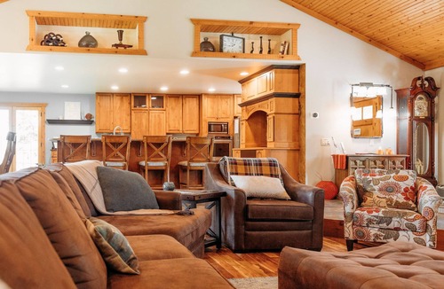 Detroit Lakes House | 5 bedroom vacation home on 47 acres
