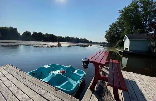 Kawartha Lakes Cottage | 5 Bedroom waterfront Cottage sleeps 10