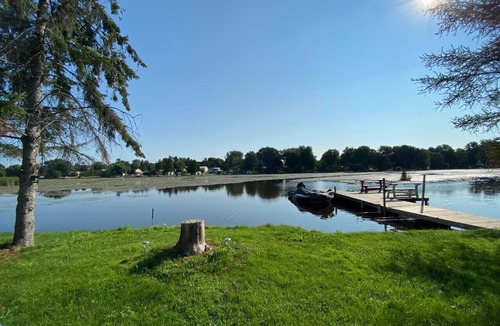Kawartha Lakes Cottage | 5 Bedroom waterfront Cottage sleeps 10