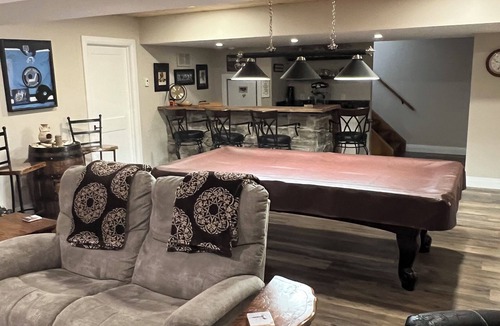 Tiny Cottage | 5 min walk to the beaches of Georgian BaynFamily fun cottage, pool table