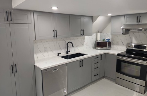 Oakville House | 5 min walk to Sheridan cozy basementnBrand new basementnSeparate entrance