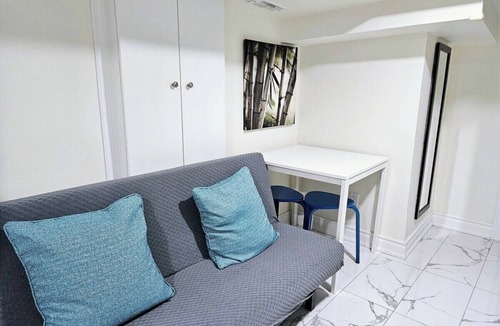 Trinity - Bellwoods House | 5 MINS WALK TO TRINITY BELLWOOD PARK! 2 bedroom downtown Toronto