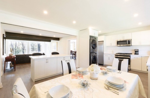 Bayview Village House | 5★ OASIS ON A RAVINE WITH A YOGA ROOM