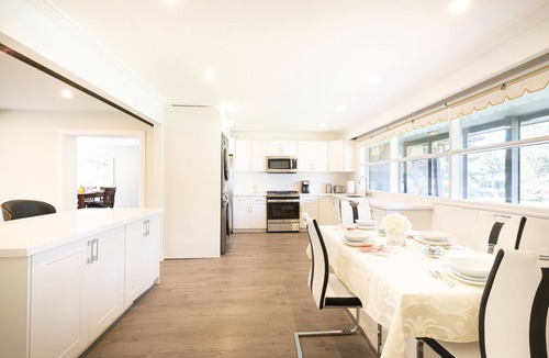 Bayview Village House | 5★ OASIS ON A RAVINE WITH A YOGA ROOM