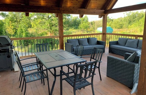 Calabogie Ski Chalet | 5000 sq ft luxury vacation home with 6 bedrooms 7 bathroom.