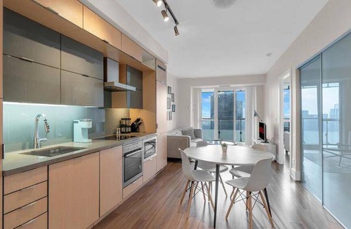 Toronto Entertainment District Apartment | 56 m² Apartment ∙ 1 bedroom ∙ 4 guests