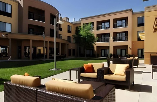 Moorhead Hotel | 57 m² Hotel ∙ 127 guests