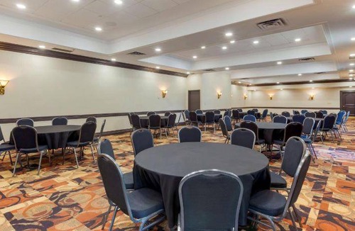 Northeast Mississauga Hotel | 58 m² Hotel ∙ 127 guests