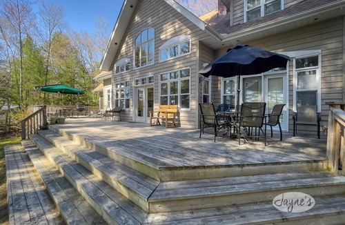 Gravenhurst Cottage | 5bdrm 4bath beautiful cottage on Gull Lake! SW exposure! Sunsets! Muskoka Room!