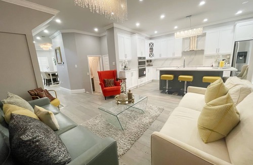 Churchill Meadows House | 5BR House in Mississauga, Modern