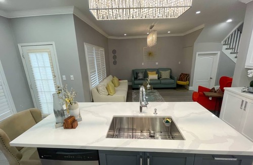 Churchill Meadows House | 5BR House in Mississauga, Modern