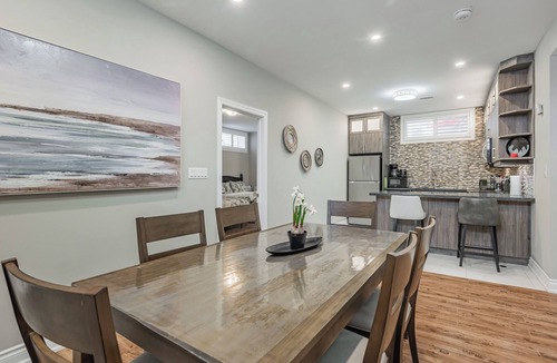 Cooksville Apartment | 5min China Town, 15min YYZ Airport, 20min CN Tower, 60min Niagara Falls