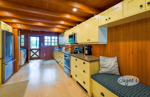 Muskoka Lakes Cottage | 6 bdrm, 5 bath, Old Muskoka, Rare sandy walk in! 800' frontage! Lake Joe!