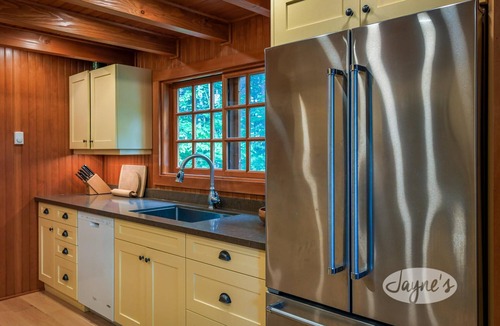 Muskoka Lakes Cottage | 6 bdrm, 5 bath, Old Muskoka, Rare sandy walk in! 800' frontage! Lake Joe!