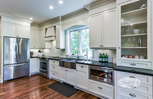 Gravenhurst Cottage | 6 bed 4 bath cottage on Lake Muskoka, Private, Boathouse, Hot tub!