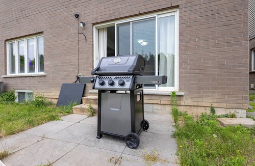 Thorold House | 6 Bed/Casino/Clftn Hill/Skylon Twr/Table Rock/Wine