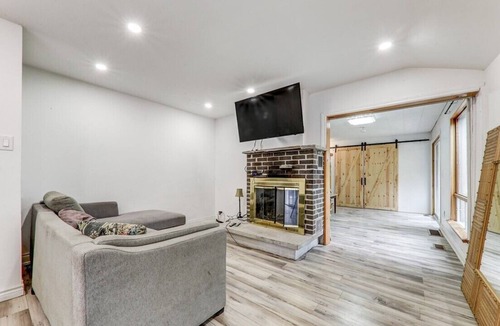 Fenelon Falls Cottage | 6 bedroom waterfront cottages in Fenelon falls ,
