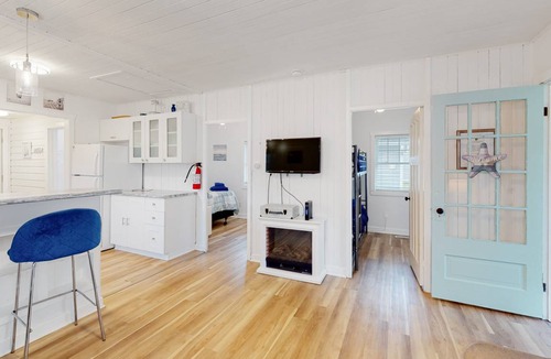 Crystal Beach Cottage | 65 m² Cabin ∙ 2 bedrooms ∙ 4 guests