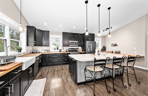 Hermantown House | 6bd 3ba large gathering home, close to YMCA and 5 miles to Downtown Duluth