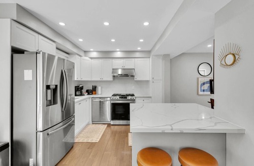 Lisgar House | 6BR house|Mississauga| Near Shops, Transit, Hwy and GO!