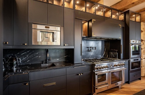 Gravenhurst Cottage | 7 bed 6 bath cottage on Lake Muskoka