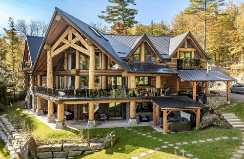 Gravenhurst Cottage | 7 bed 6 bath cottage on Lake Muskoka