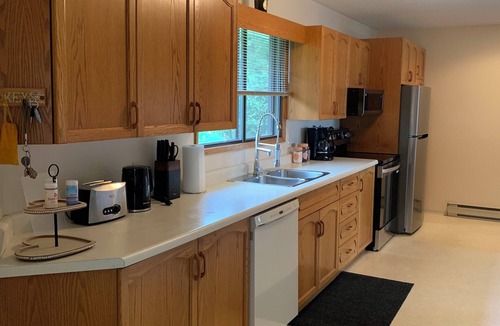 Unorganized Thunder Bay District House | 7-bed lakefront house with sauna, beach & boat launch — 15 min from Thunder Bay.