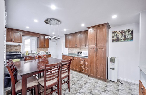 Kirkfield Cottage | 7 bedroom beautifull waterfront cottage,kirkfield