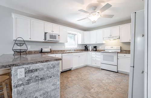 Minden Hills Cottage | 7 bedrooms, 2 kitchens, large deck overlooking lakefront cottage. Max 14 persons