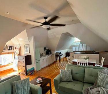 Port Colborne Bed & Breakfast | 70 m² Bed and breakfast ∙ 4 guests